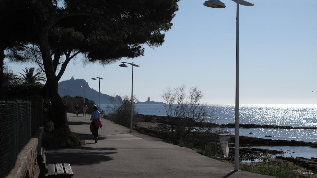 Appartement Dans Villa St Raphael Saint-Raphaël Oda fotoğraf
